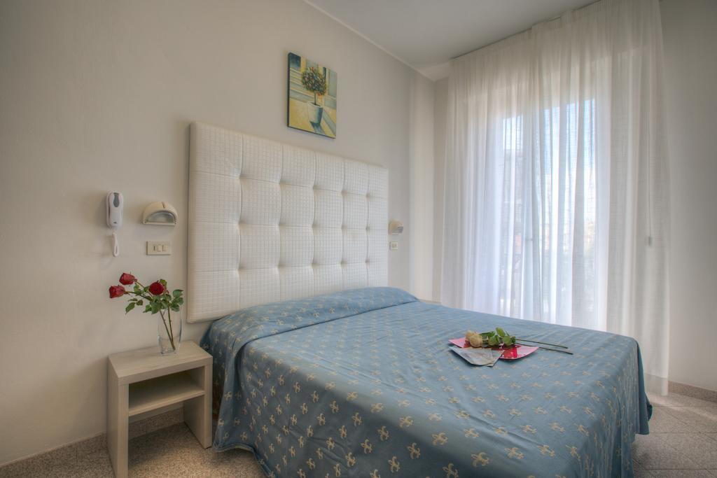 Hotel Olympia ガビッチェ・マーレ 部屋 写真